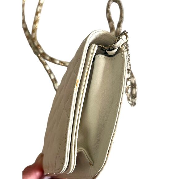 Vintage Bloomingdales Ivory White Quilted Womens Crossbody Handbag Chain - Picture 2 of 11